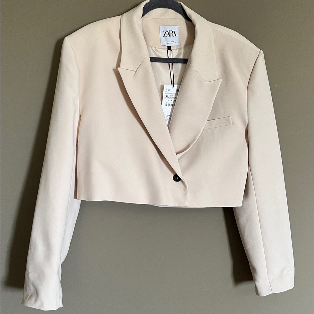 Gorgeous Cropped thick blazer with a beautiful hang